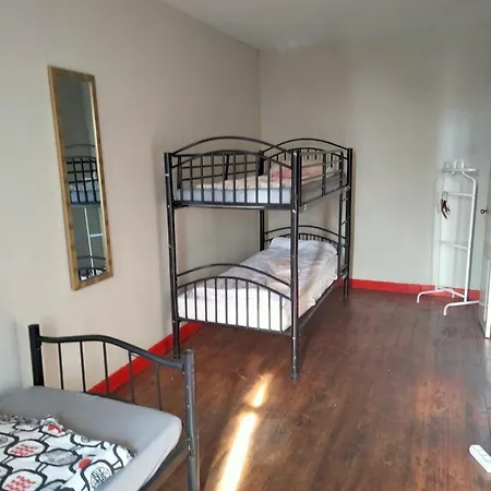 Dans L'atelier Unidade Porta Nova Hostel *